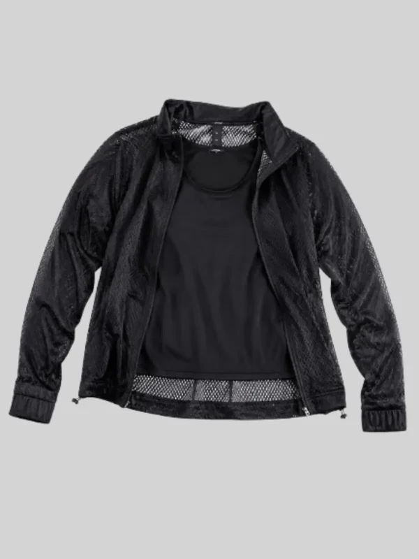 Conjunto mallado deportivo negro para mujer con top interno, casaca de malla con cierre frontal y diseño deportivo.